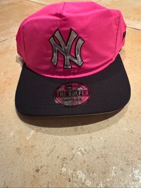 New York Yankee  Pink and Black NY Glitter Logo Snapback